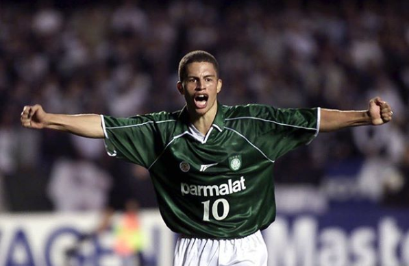 A extinção do camisa dez: a alegria do futebol brasileiro está terminando?