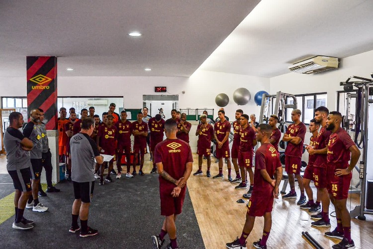 Atletas se reapresentando para o inicio da temporada