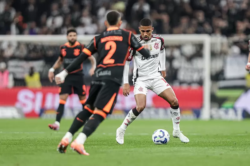 Corinthians começa bem mas Flamengo se impõe no 2º tempo e vence por 2 a 1