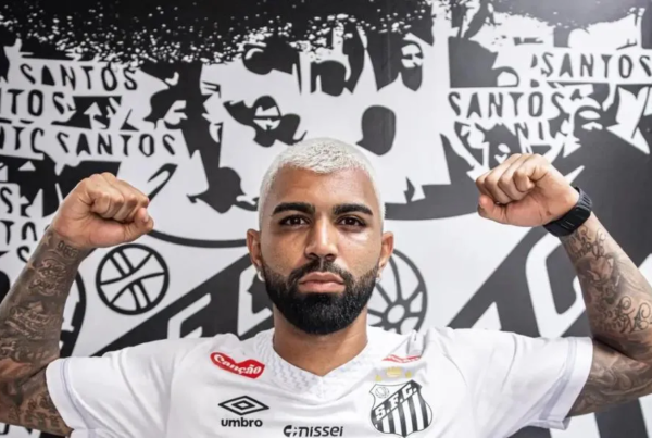 A montagem de elenco dos clubes de futebol na pré-temporada