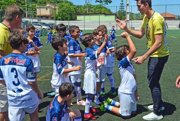 Planejando o Gol: O perigo da educação interrompida no futebol de Base