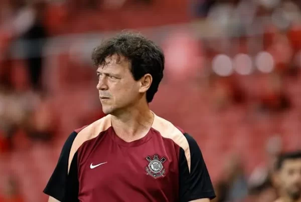 técnico Fernando Diniz no Corinthians
